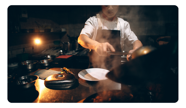 chef cocinando platillo estrella en restaurante que usa Parrot PDV