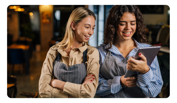 dos trabajadoras de cafeterias