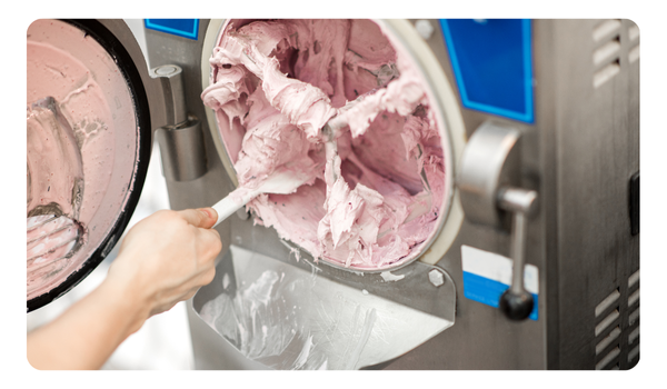 maquina para hacer helados con helado de fresa