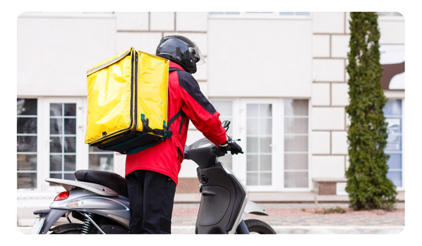 repartidor de delivery app en moto